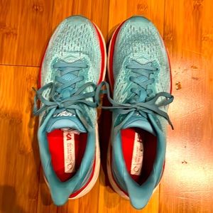 Like New! Hoka Clifton 8!